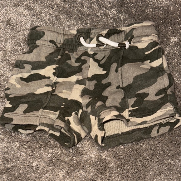 Tucker + Tate Green Camo Kids Shorts - Picture 1 of 3